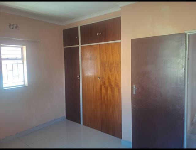 3 BEDROOM HOUSE FOR SALE IN OOS EINDE